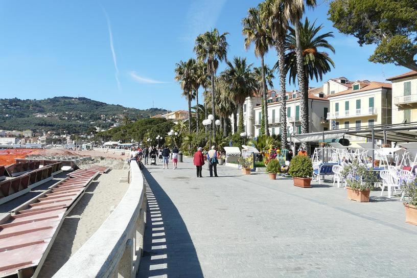 Vila Casa Bisou Italia Wifi Et Parking Free Privato Diano San Pietro Exteriér fotografie